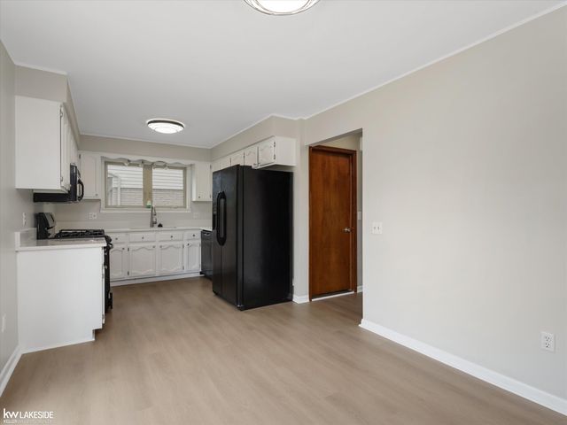 42411 Royal Lane, Clinton Twp, MI 48038