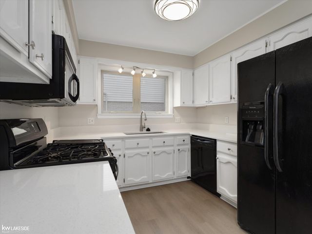 42411 Royal Lane, Clinton Twp, MI 48038
