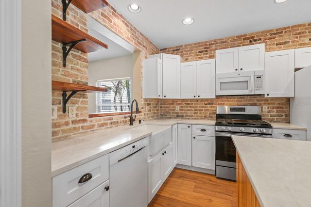 6122 GANNETDALE DRIVE, Lithia, FL 33547