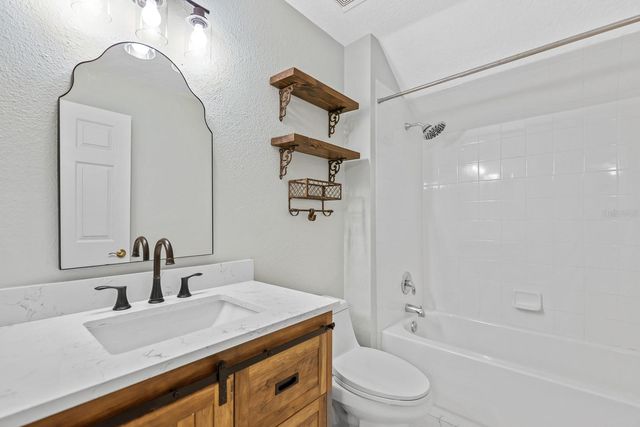 6122 GANNETDALE DRIVE, Lithia, FL 33547