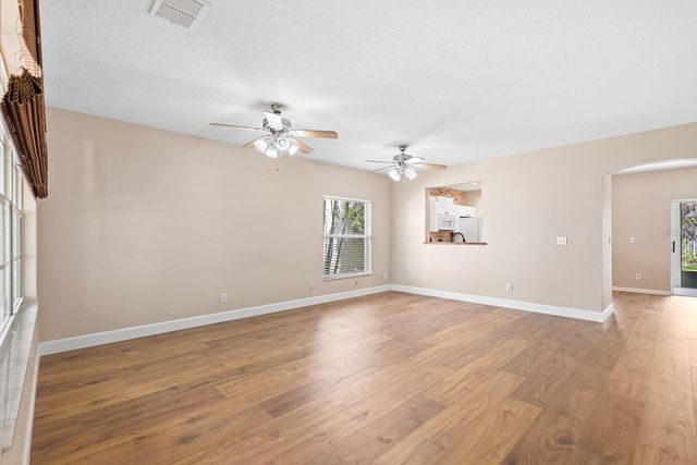 6122 GANNETDALE DRIVE, Lithia, FL 33547