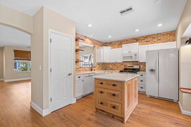 6122 GANNETDALE DRIVE, Lithia, FL 33547