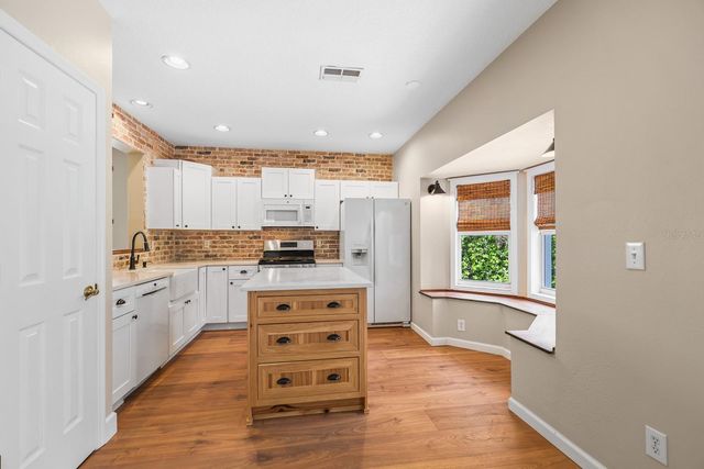 6122 GANNETDALE DRIVE, Lithia, FL 33547