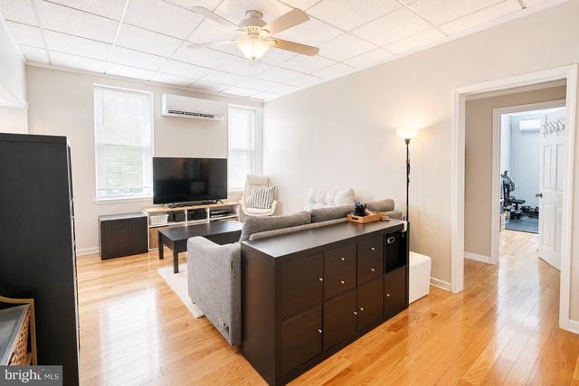 1727 S 2ND ST, Philadelphia, PA 19148