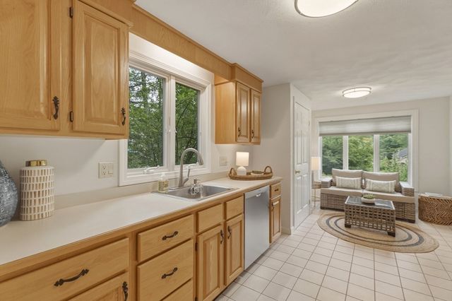 1 Tulip Circle 1, Haverhill, MA 01830
