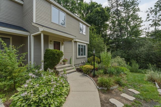 1 Tulip Circle 1, Haverhill, MA 01830