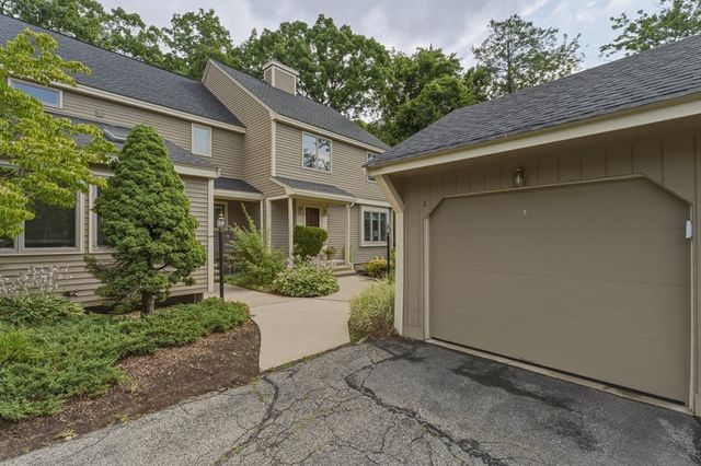 1 Tulip Circle 1, Haverhill, MA 01830