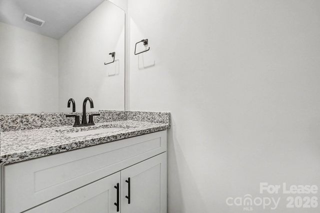 104 10th Avenue SE, Hickory, NC 28602