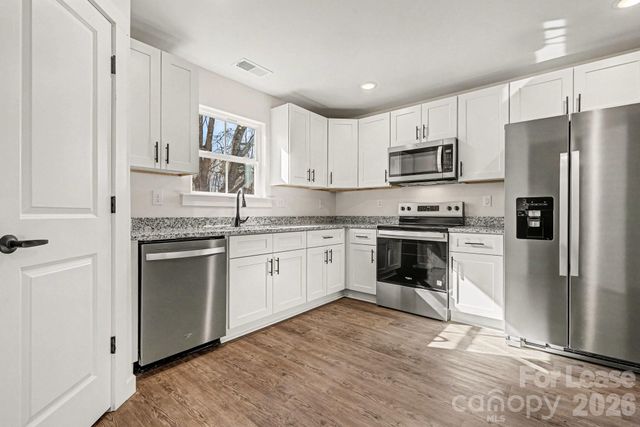 104 10th Avenue SE, Hickory, NC 28602