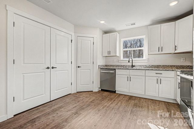 104 10th Avenue SE, Hickory, NC 28602