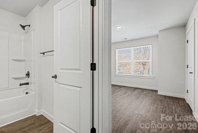 104 10th Avenue SE, Hickory, NC 28602