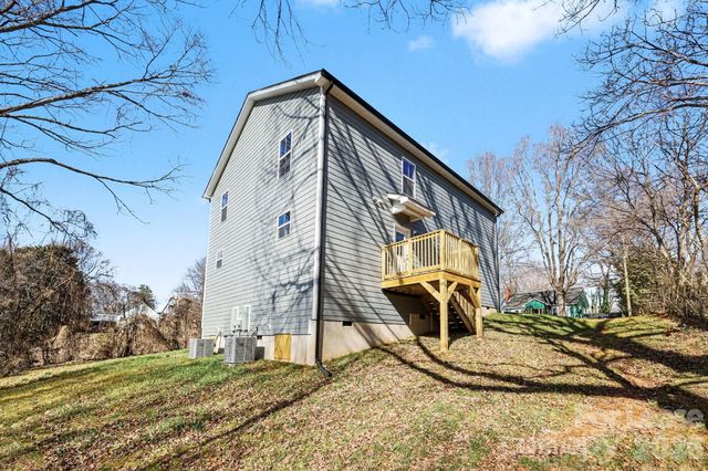 104 10th Avenue SE, Hickory, NC 28602