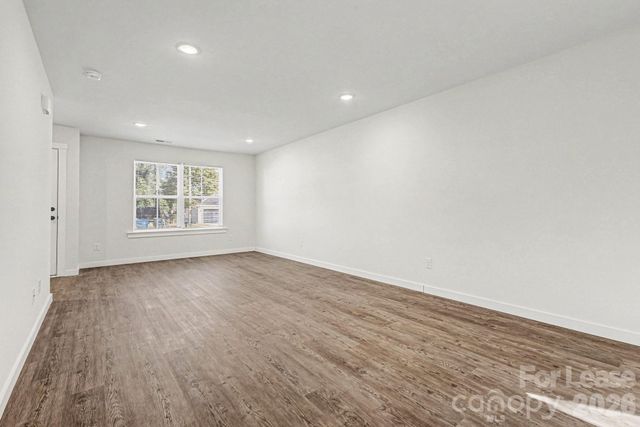 104 10th Avenue SE, Hickory, NC 28602