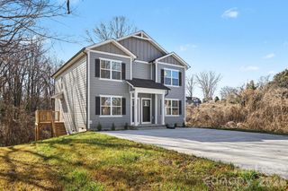 104 10th Avenue SE, Hickory, NC 28602
