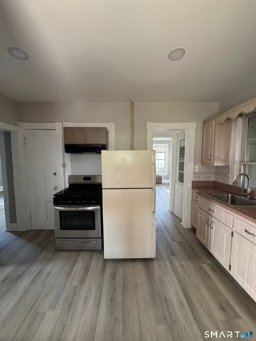 11 Betts Place, Norwalk, CT 06855