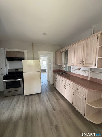 11 Betts Place, Norwalk, CT 06855