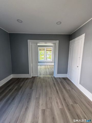 11 Betts Place, Norwalk, CT 06855