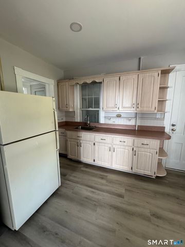 11 Betts Place, Norwalk, CT 06855