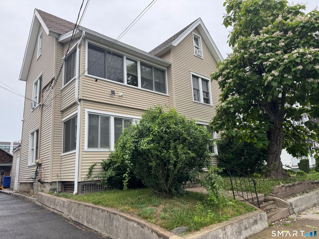 11 Betts Place, Norwalk, CT 06855