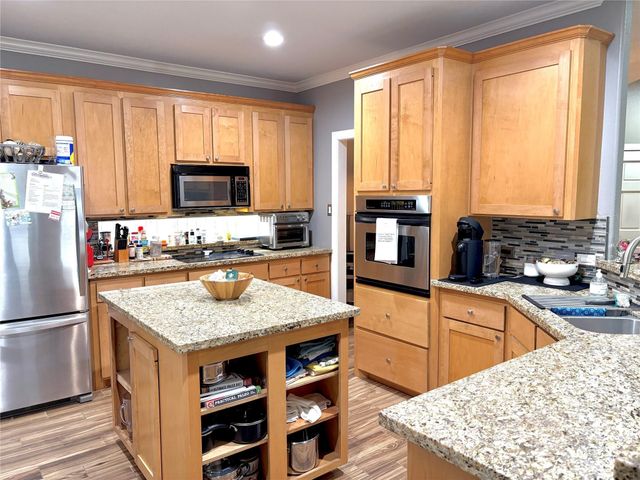 3202 Pine Chase Drive, Montgomery, TX 77356