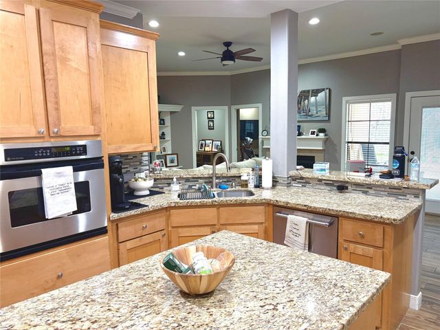 3202 Pine Chase Drive, Montgomery, TX 77356