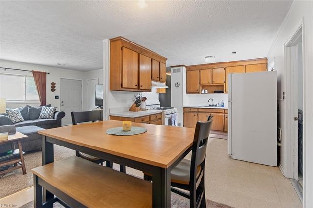 1922 Beall DR, Hampton, VA 23663