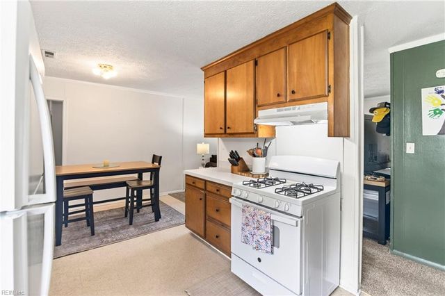 1922 Beall DR, Hampton, VA 23663