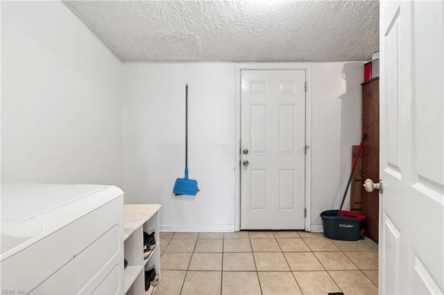 1922 Beall DR, Hampton, VA 23663