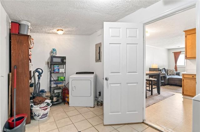 1922 Beall DR, Hampton, VA 23663