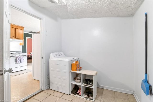 1922 Beall DR, Hampton, VA 23663