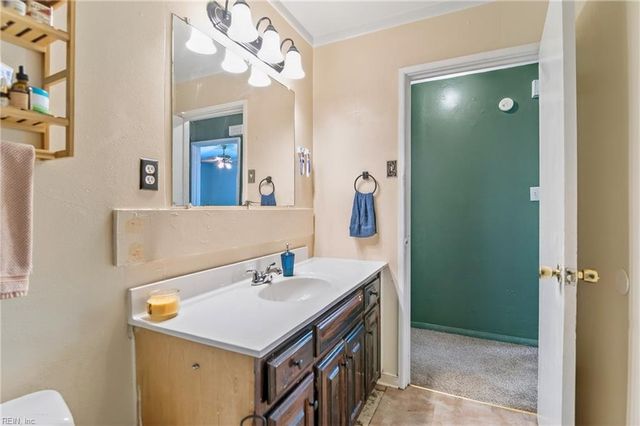 1922 Beall DR, Hampton, VA 23663