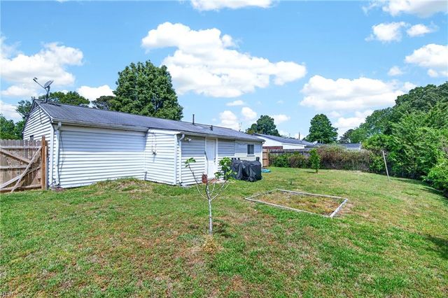 1922 Beall DR, Hampton, VA 23663