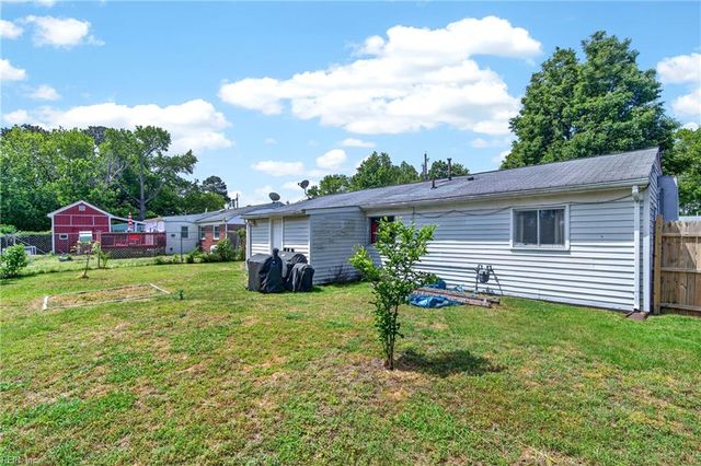 1922 Beall DR, Hampton, VA 23663