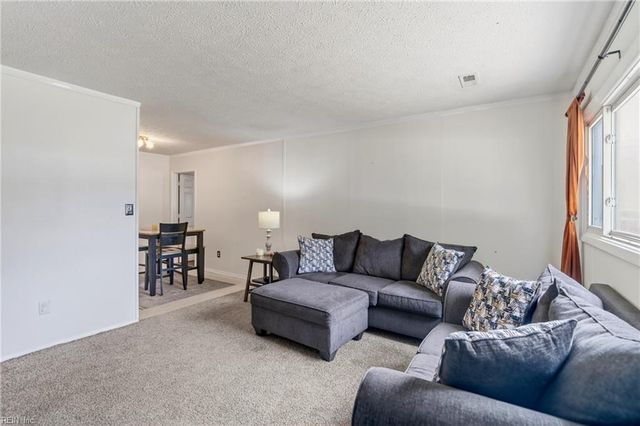 1922 Beall DR, Hampton, VA 23663