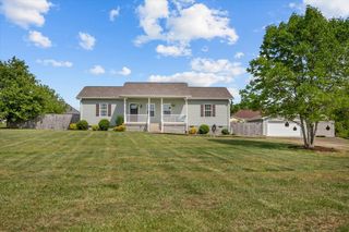 17041 Pond Cir, Bon Aqua, TN 37025