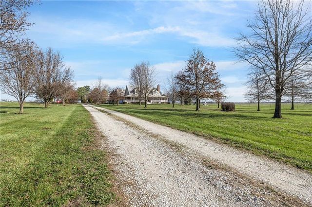 15649 Elm Branch Road, Windsor, MO 65360
