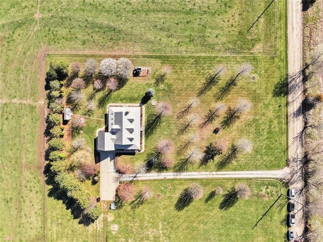 15649 Elm Branch Road, Windsor, MO 65360