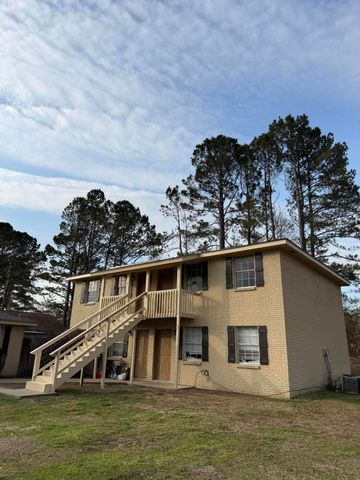101 Lexington Dr., Hattiesburg, MS 39402
