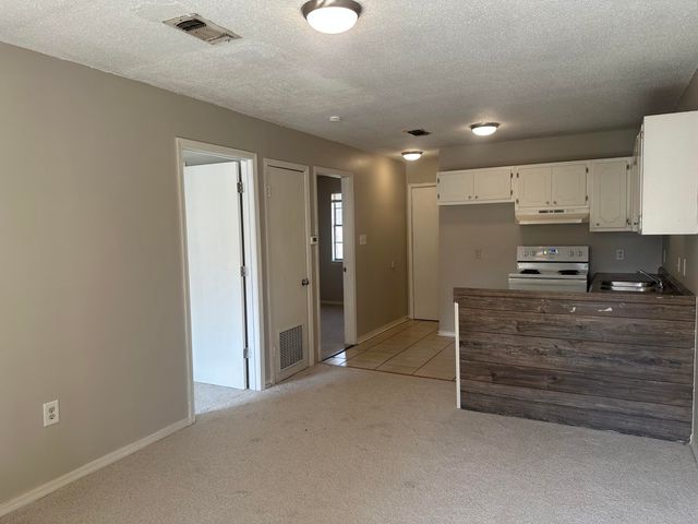 101 Lexington Dr., Hattiesburg, MS 39402