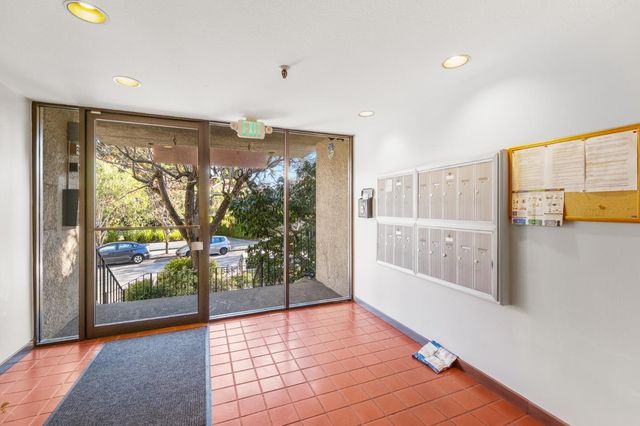 1500 Willow Avenue 301, Burlingame, CA 94010