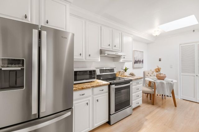 1500 Willow Avenue 301, Burlingame, CA 94010