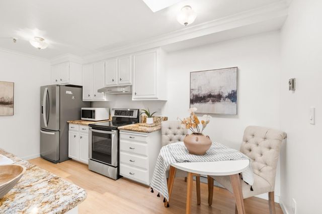 1500 Willow Avenue 301, Burlingame, CA 94010