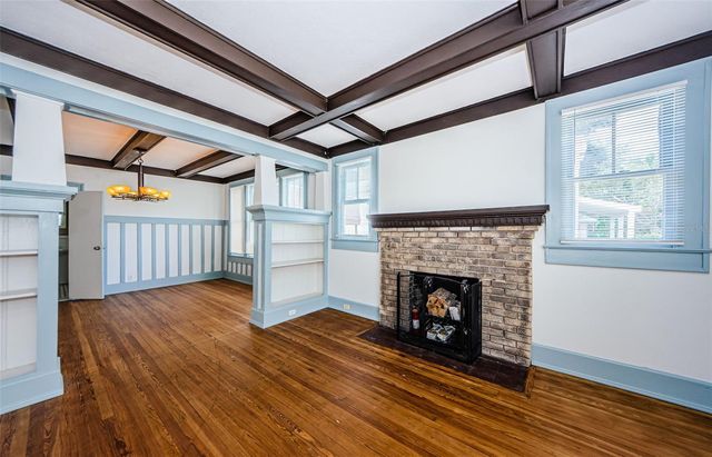 620 EARLE AVENUE N, St Petersburg, FL 33705