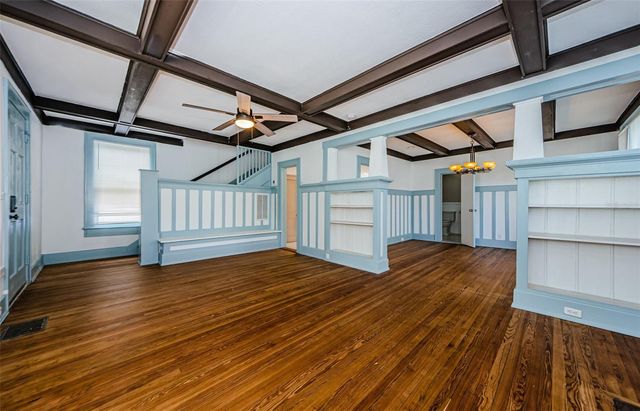 620 EARLE AVENUE N, St Petersburg, FL 33705