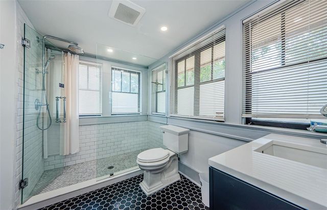 620 EARLE AVENUE N, St Petersburg, FL 33705