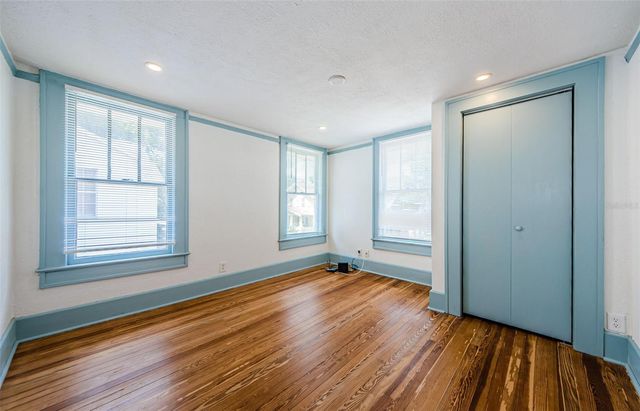 620 EARLE AVENUE N, St Petersburg, FL 33705