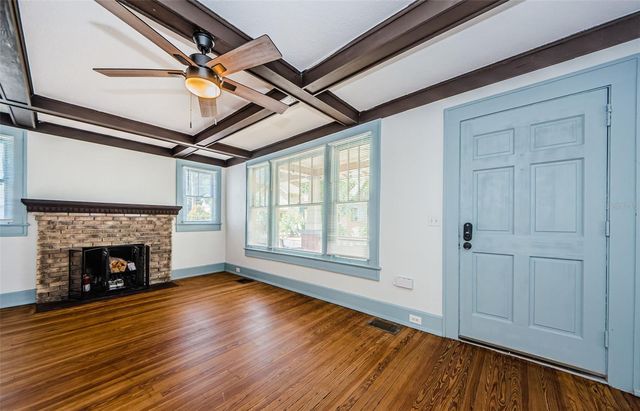 620 EARLE AVENUE N, St Petersburg, FL 33705