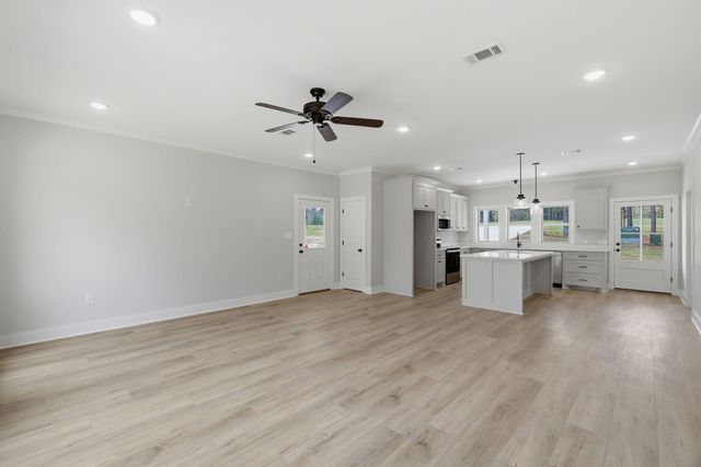 5 Eric Nobles Ln., Sumrall, MS 39482