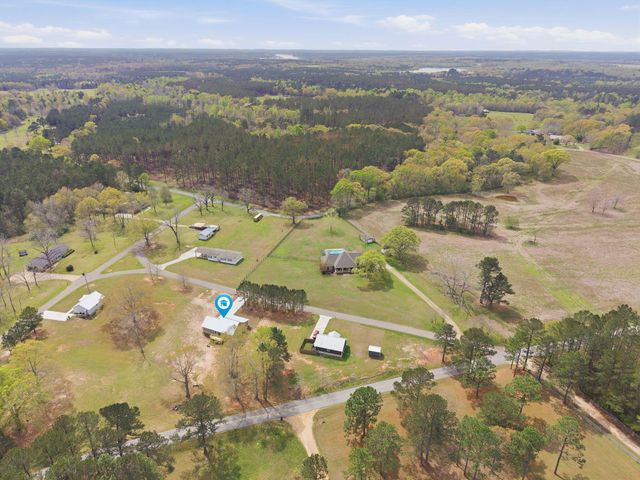 5 Eric Nobles Ln., Sumrall, MS 39482