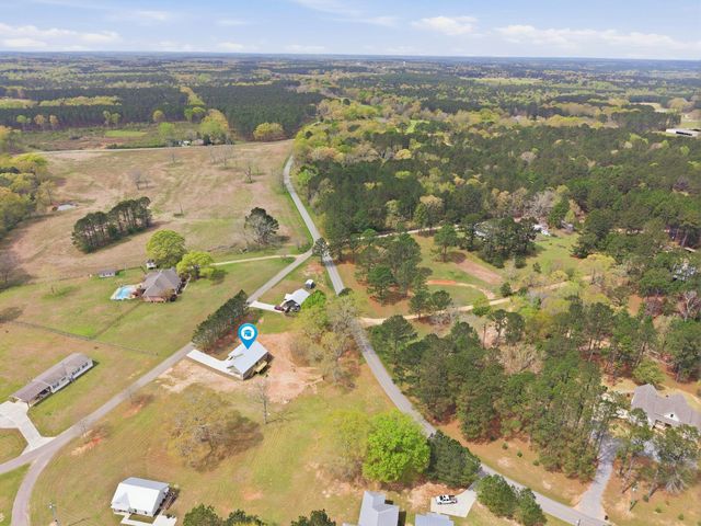 5 Eric Nobles Ln., Sumrall, MS 39482